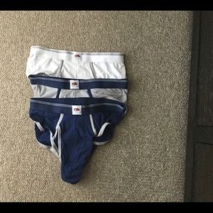 Men’s medium fruit of the loom lot of 3